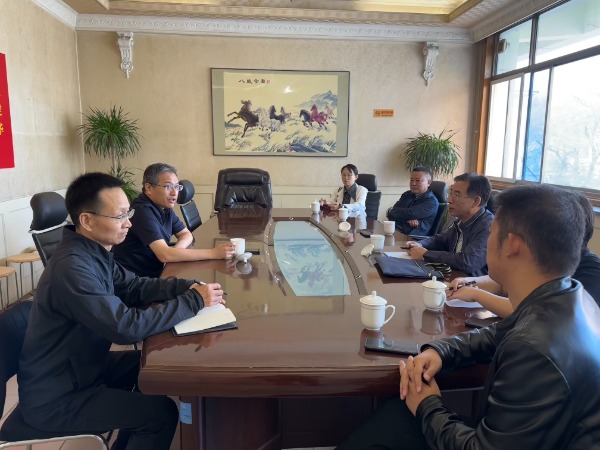 常山集團黨委副書記、副董事長、總經理楊瑞剛與三和實業(yè)集團董事長張偉厚一行進行交流座談